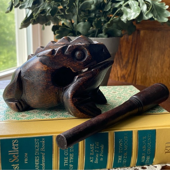 Meinl Percussion FROG-L Large 9 inch Wooden Frog Guiro, African Brown - Picture 8 of 10